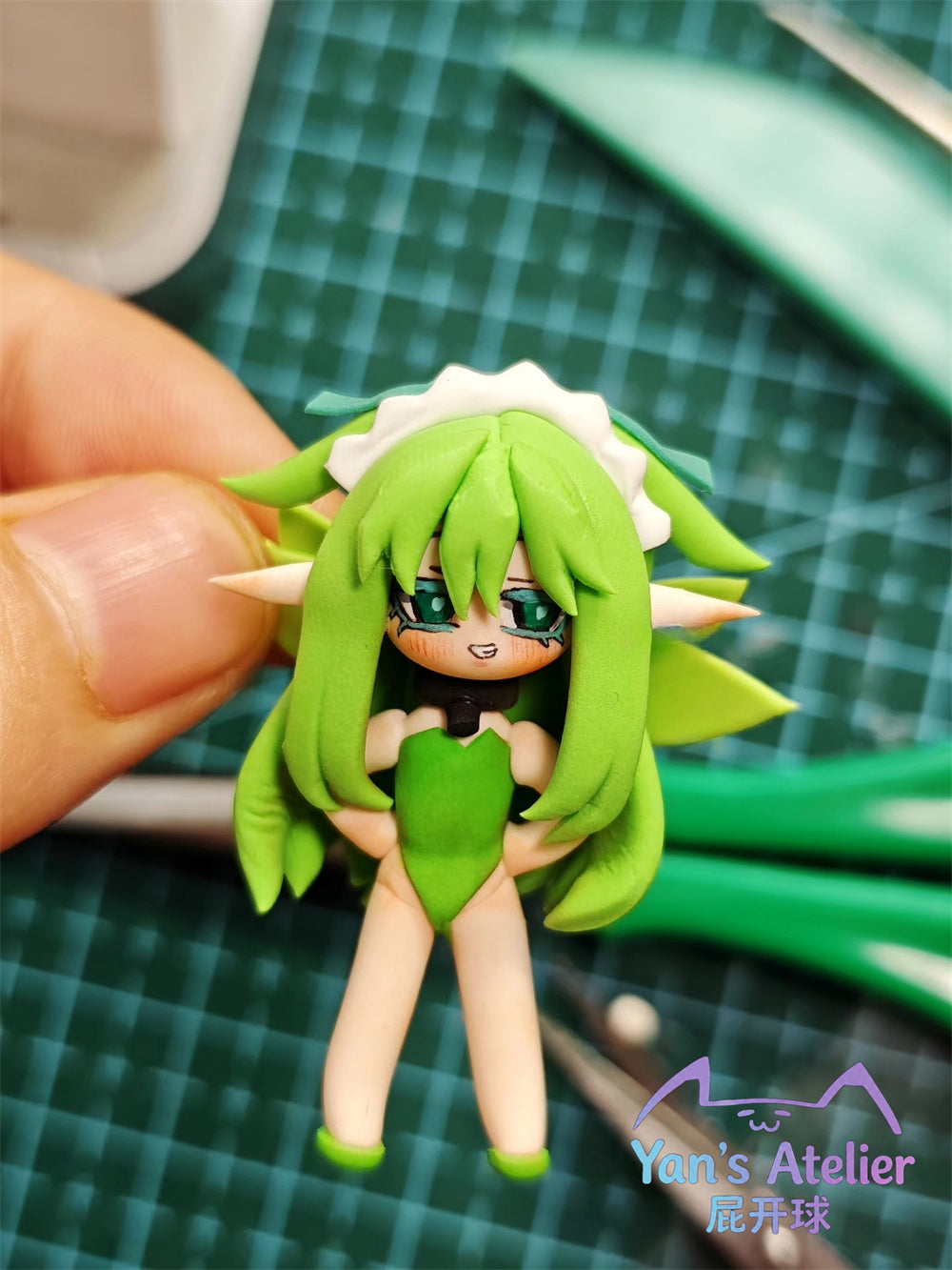 4cm Black Souls Leaf Handmade Clay Model Keychain With Acrylic Protective Cover