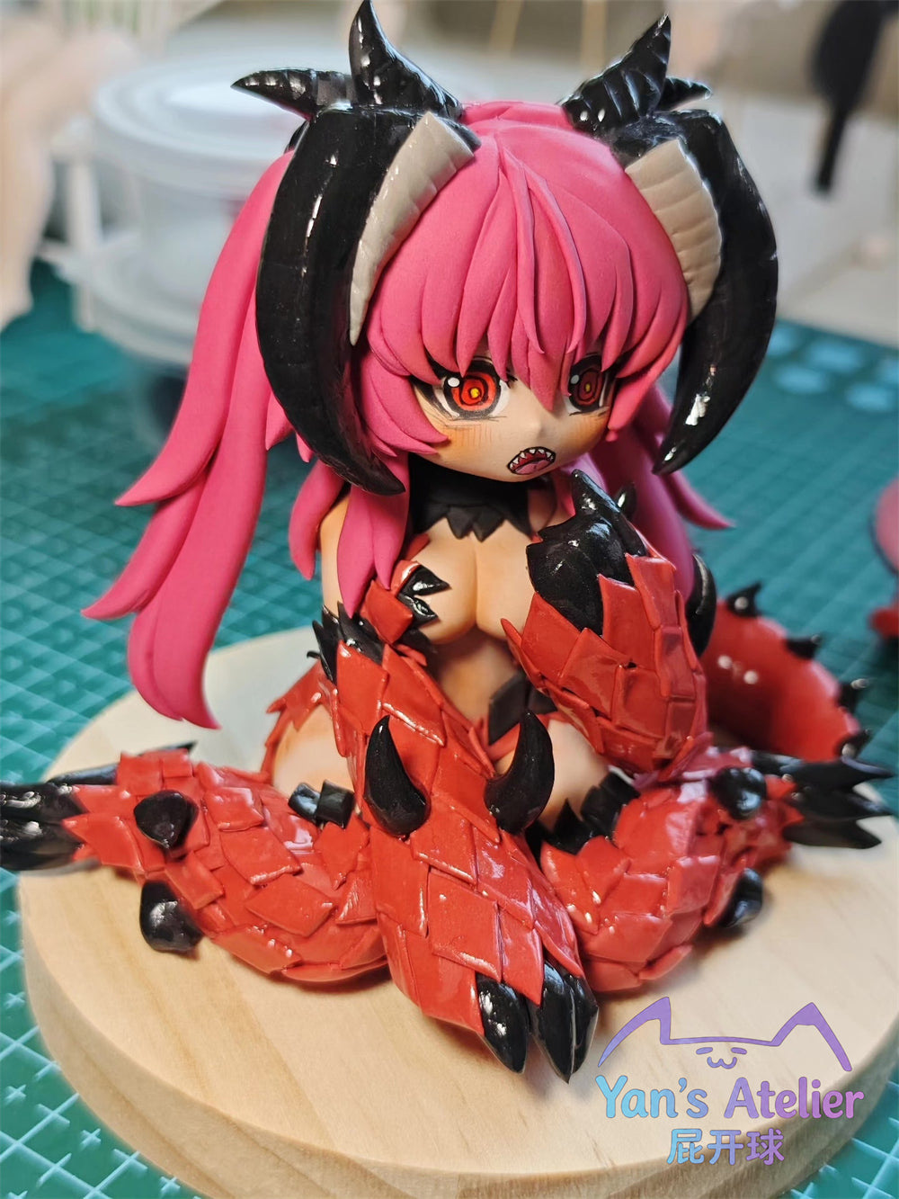 10cm Black Souls 2 Banda Snatch Handmade Clay Model with Dust Cover
