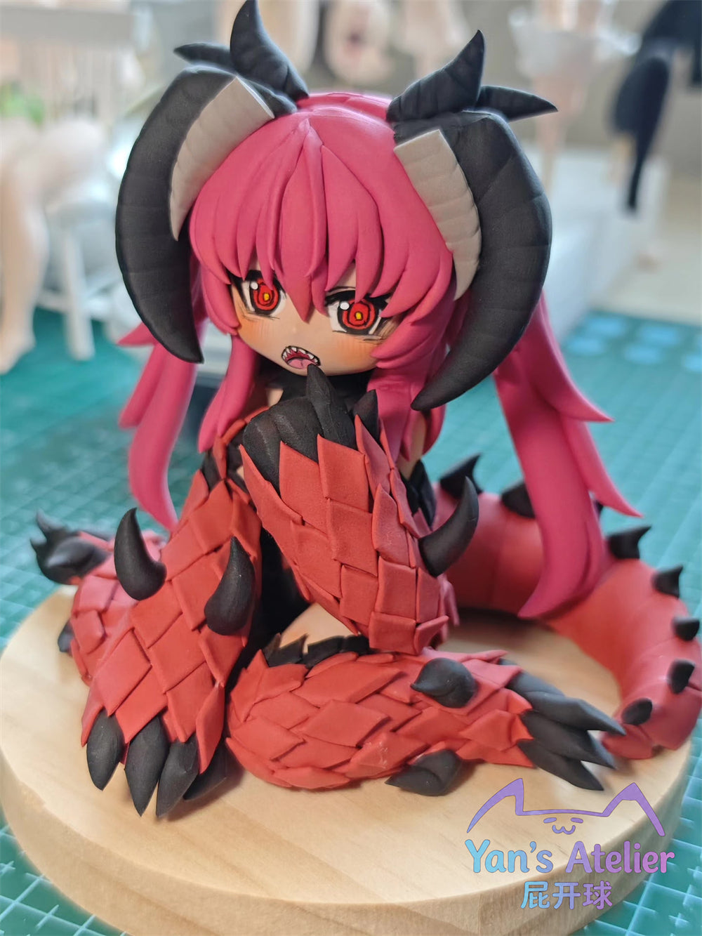 10cm Black Souls 2 Banda Snatch Handmade Clay Model with Dust Cover
