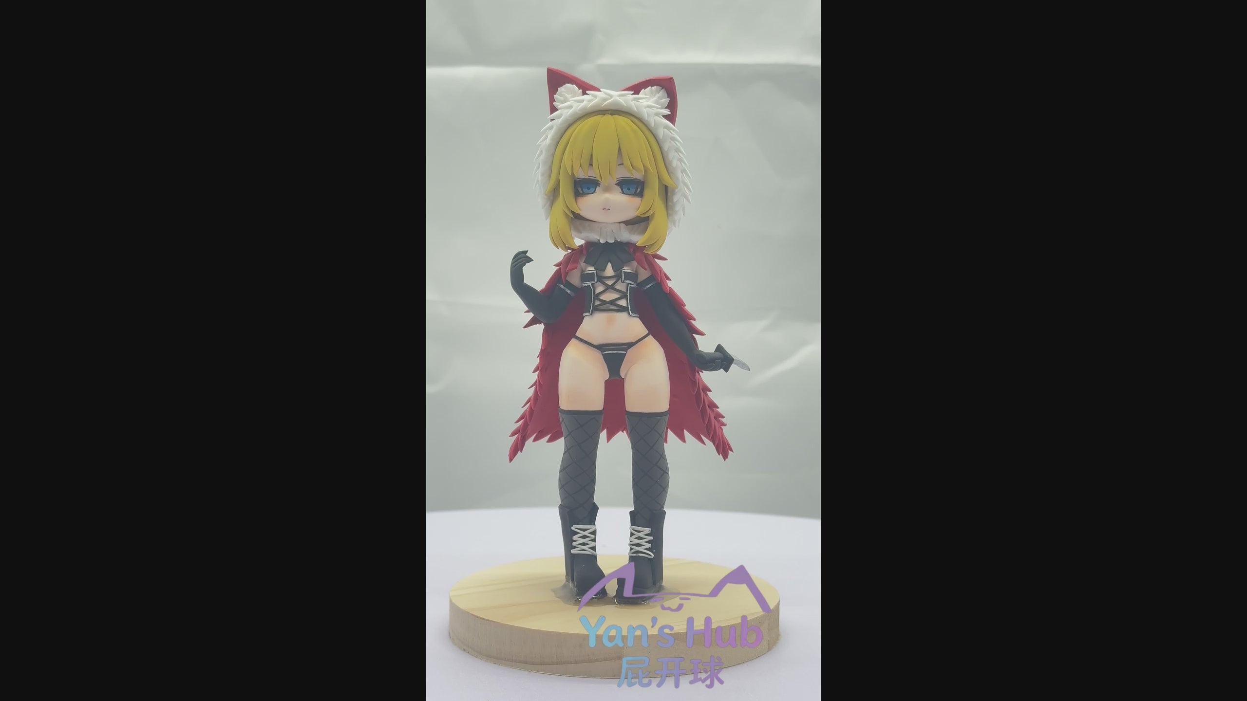 18cm/10cm Black Souls 2 Red Hood Handmade Clay Model With Dust Cover